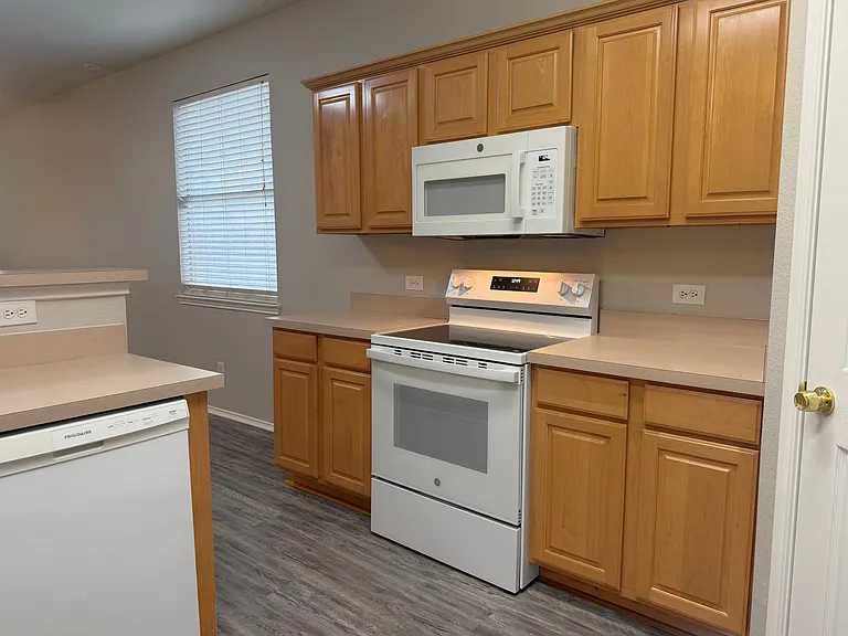 7905 Seven Oaks Ln — Photo 13