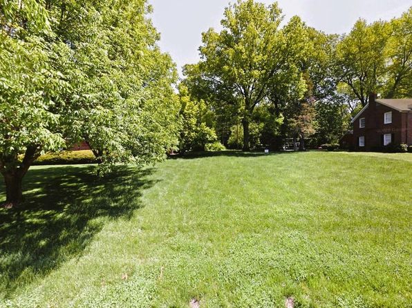 74 Country Club Pl, Belleville, IL 62223
