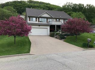 1115 Jonathan Ln, La Crescent, MN 55947