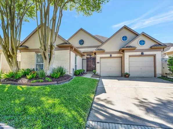 104 Las Brisas St, Kemah, TX 77565