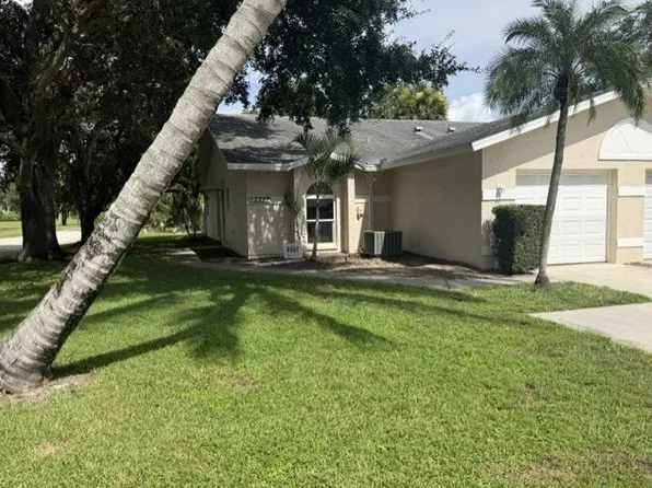 12295 Londonderry Ln, Bonita Springs, FL 34135