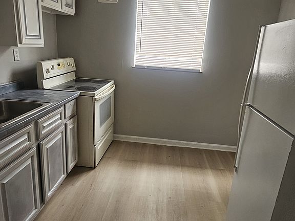 4th image of 993 Burton Ave APT 3