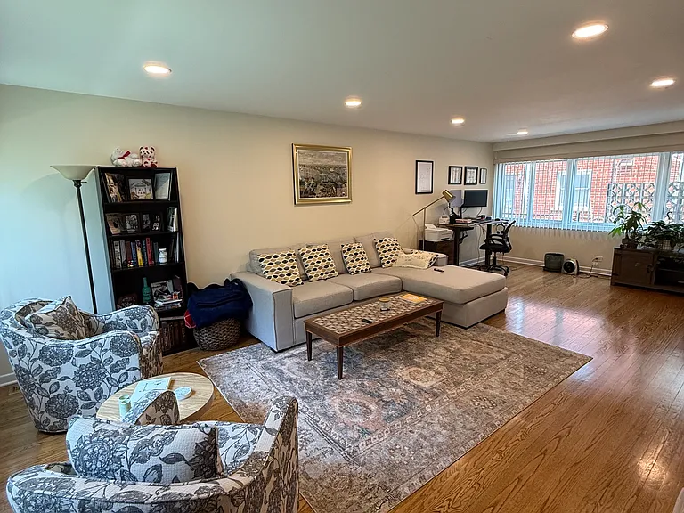 370 Park Ave #E — Photo 3
