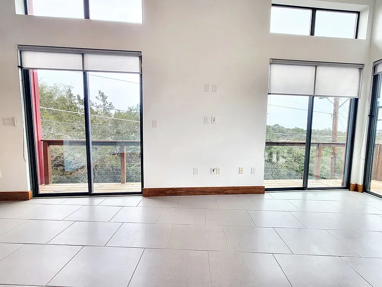 325 Southwind Rd — Photo 9