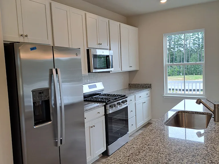 8737 Whitman Dr — Photo 7