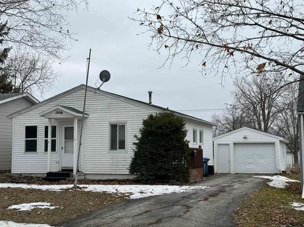 1906 Owen St, Charles City, IA 50616