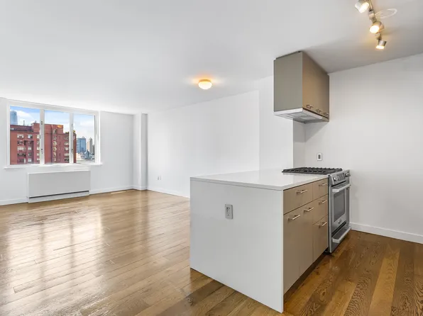 225 Rector Place image 8 of 18