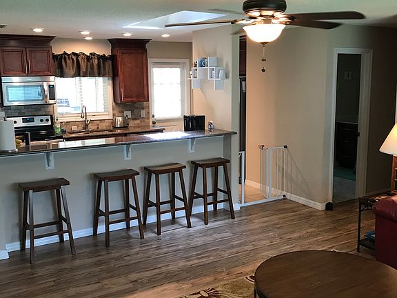 5th image of 53 Berkshire Ln