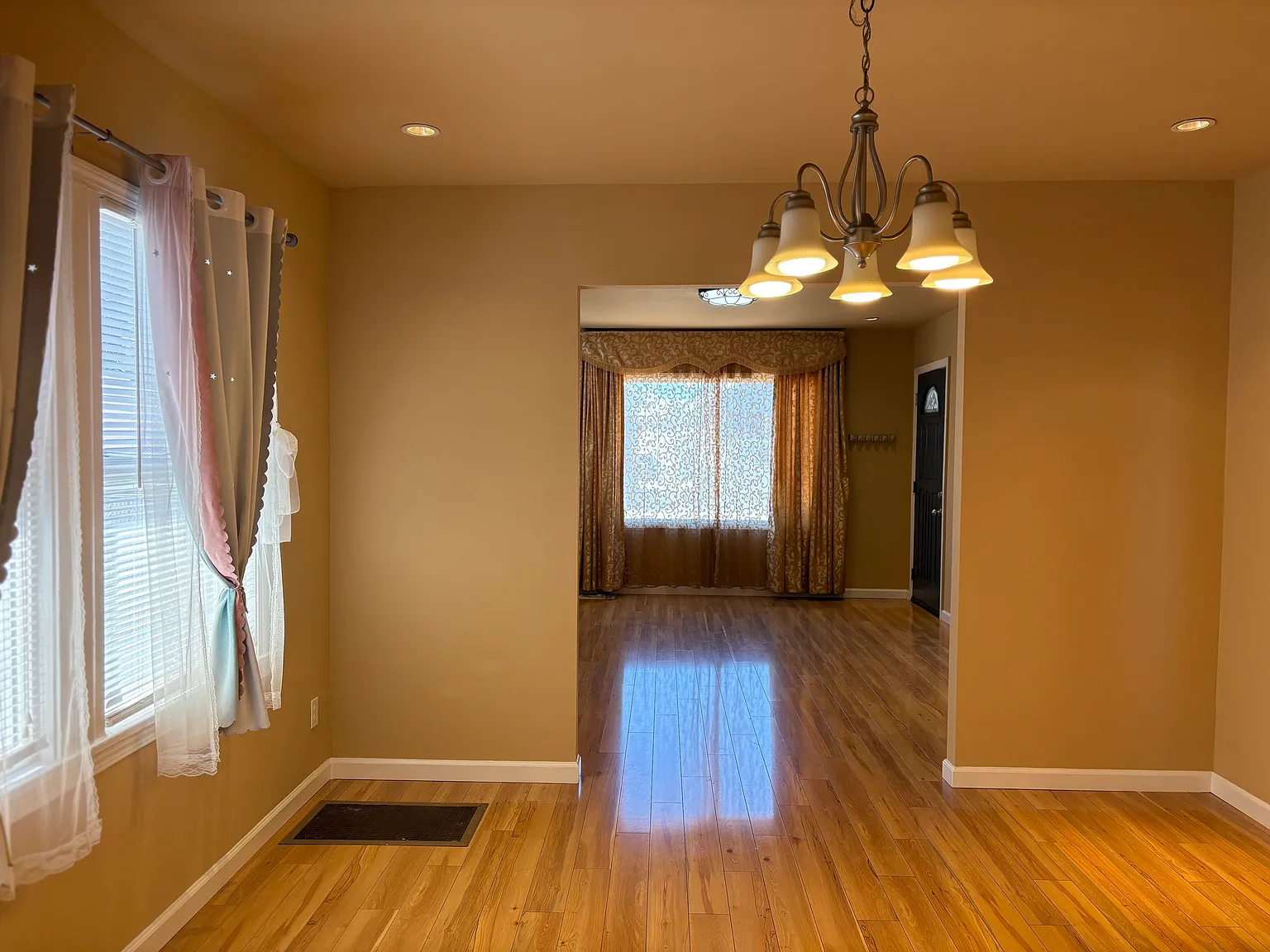 4 bed, 1400 sqft, $3,000 — Photo 4