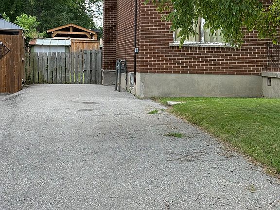 4th image of 1118 Cedar St S