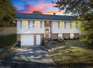 5694 Jill St, Pulaski, VA 24301