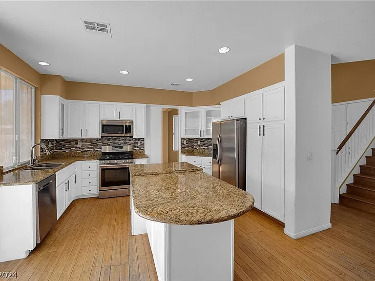 358 Velino Ave — Photo 8