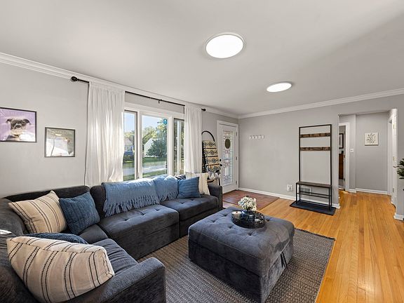 5th image of 124 W Crystal Ave