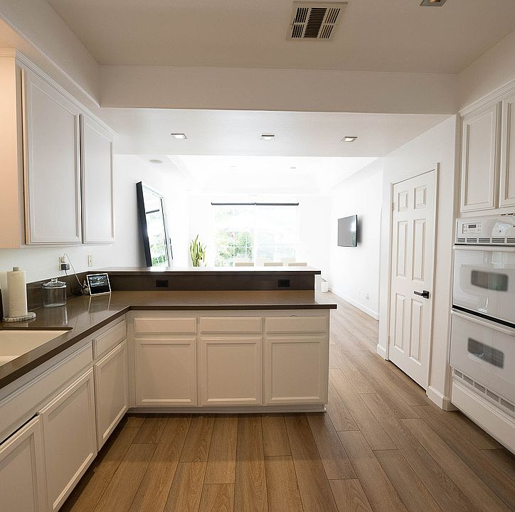 Kitchen & Dinning area