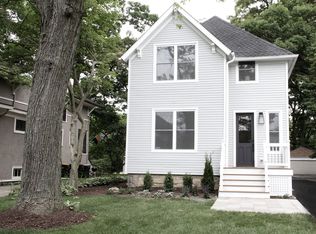 148 Barrypoint Rd, Riverside, IL 60546