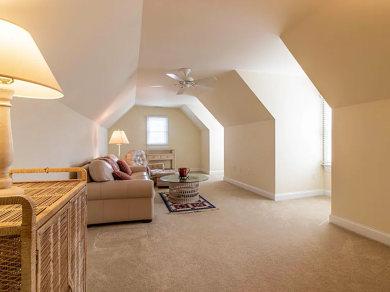 10 Wellington Pl — Photo 31