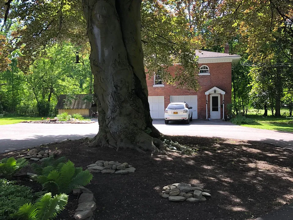 Quiet Setting on 1.5 Acre Lot