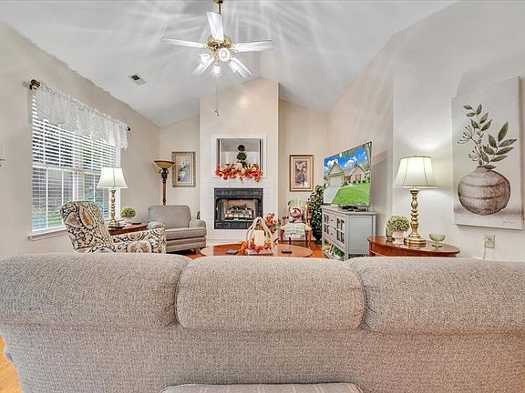 4th image of 1523 Rosewalk Ln SE