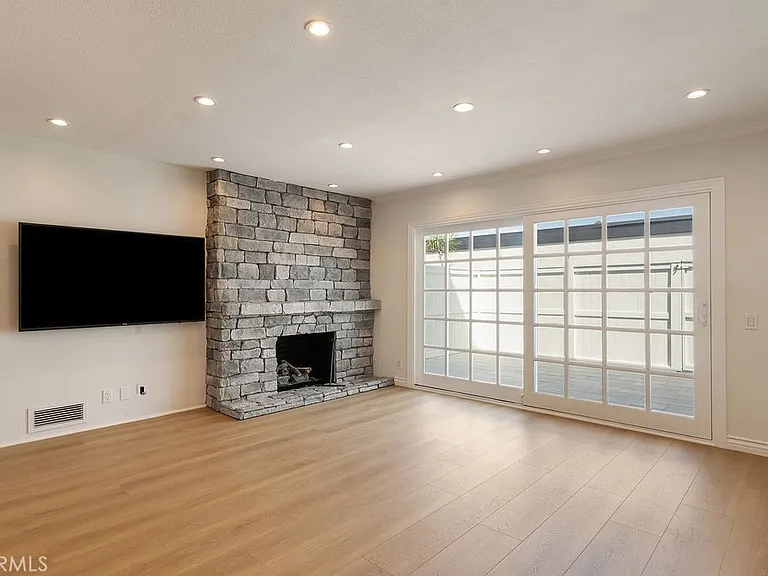 1088 Buckingham Ln — Photo 10