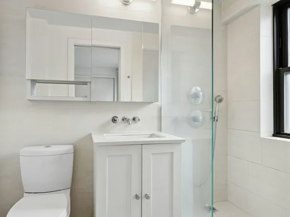 387 Grand Street image 8 of 11