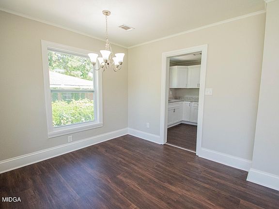 5th image of 3298 Arnwood Ave