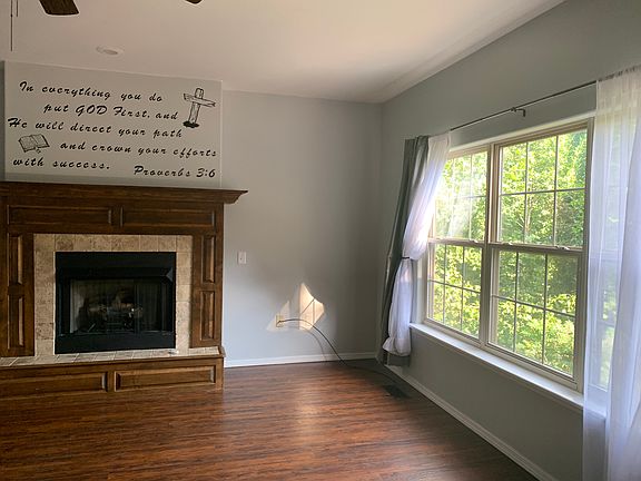 3rd image of 21 Tewkesbury Circle Dr