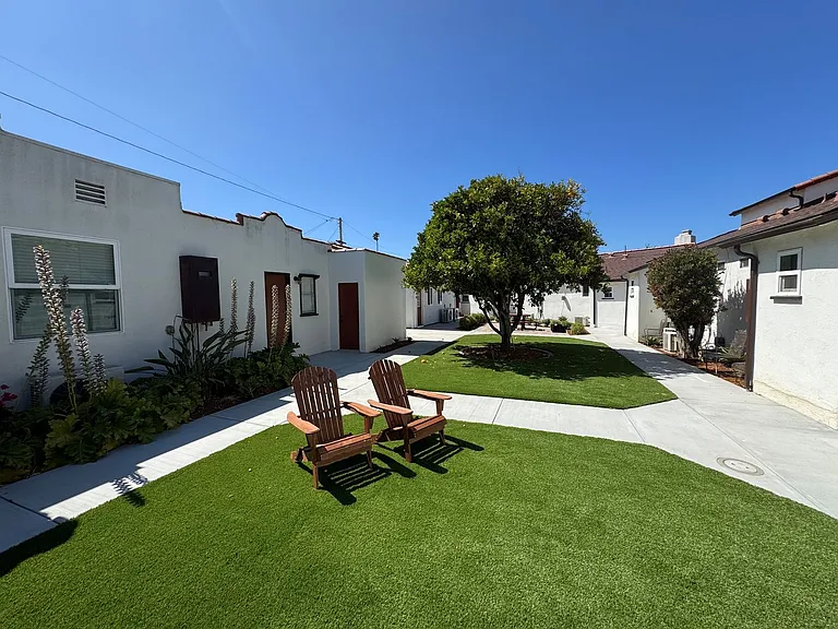 Completely Remodeled Spanish Style Midtown Apartment! Air Conditioning! — Photo 25