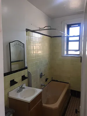 Rented by Metroline Realty | media 28