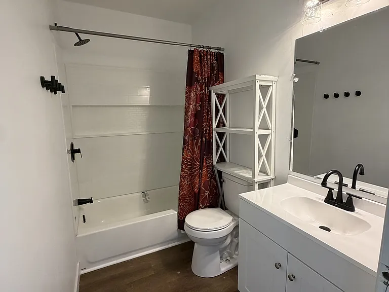 Main floor full bathroom