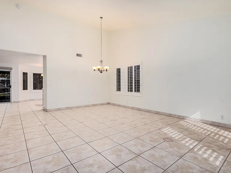 6636 N 90th Dr — Photo 3