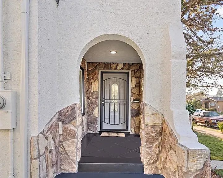 2810 55th Ave — Photo 4
