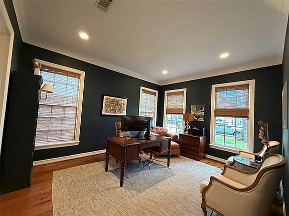 4th image of 4142 Villanova St