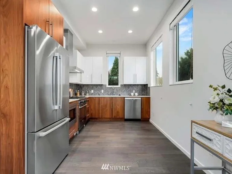 9734A Woodlawn Ave N #1 — Photo 6