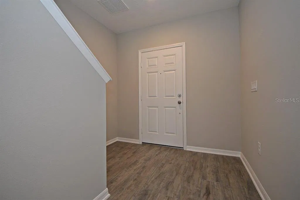 3 bed, 2.5 bath, 1379 sqft, $2,350 — Photo 2