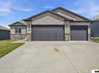 1121 N 99th St, Lincoln, NE 68527