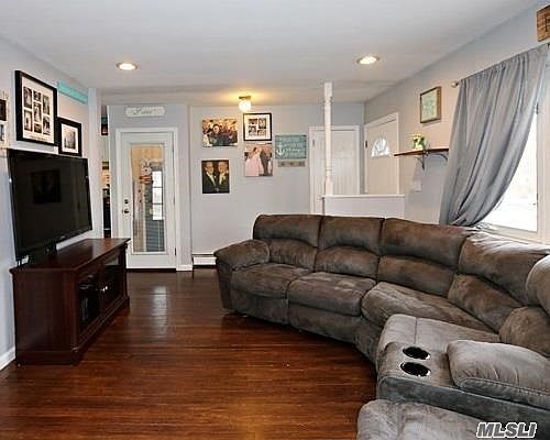 4th image of 333 Hyman Ave