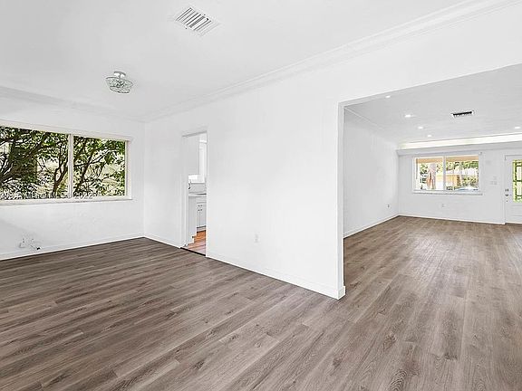 4th image of 9564 Carlyle Ave #Na