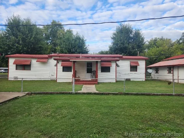 407 NW 2nd St, Checotah, OK 74426
