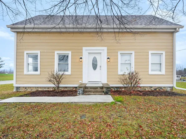 15411 33 Mile Rd, Armada, MI 48005