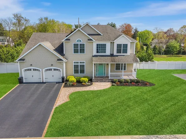 17 Country View Lane, Greenlawn, NY 11740