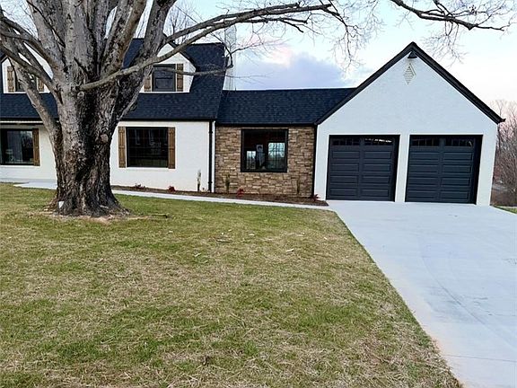 3rd image of 274 W Country Club Rd