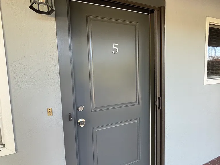 523 Poplar Ave — Photo 4