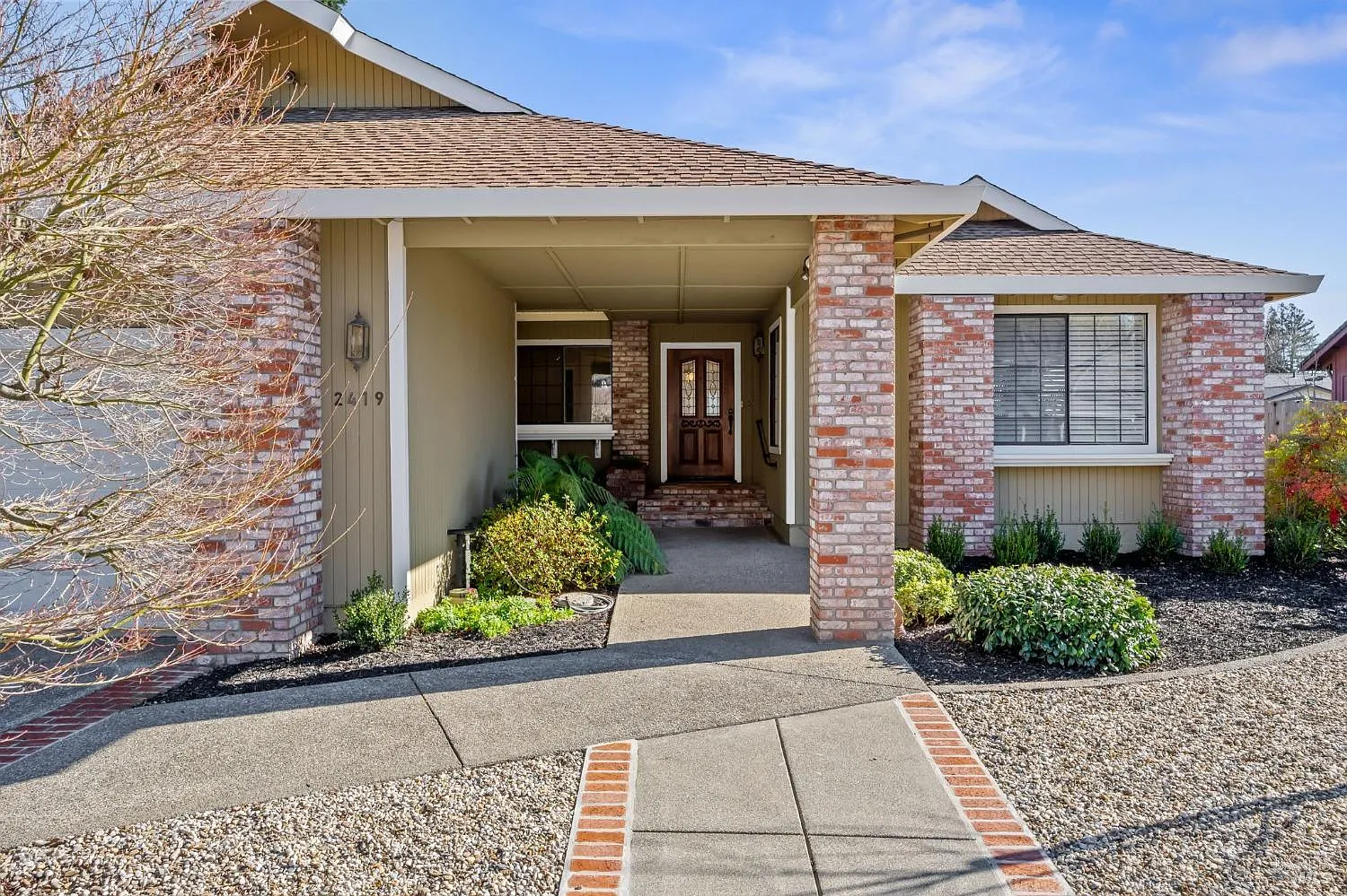 2419 Vine Hill Drive photo 1
