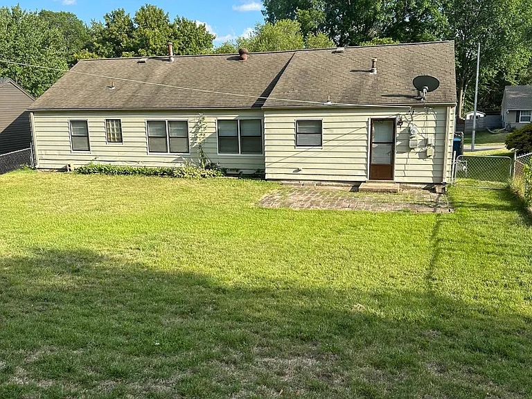 7642 High Dr — Photo 2
