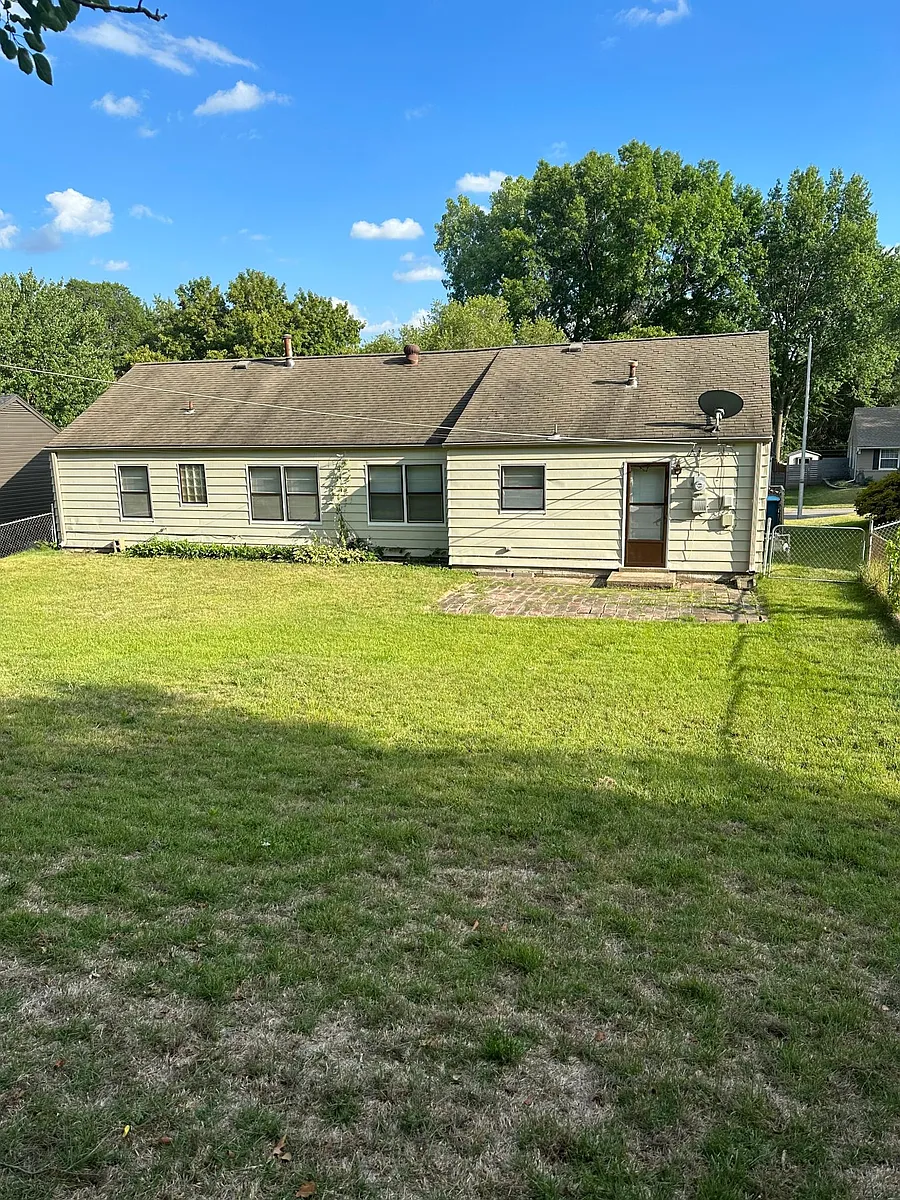 Building Photo - 7642 High Dr