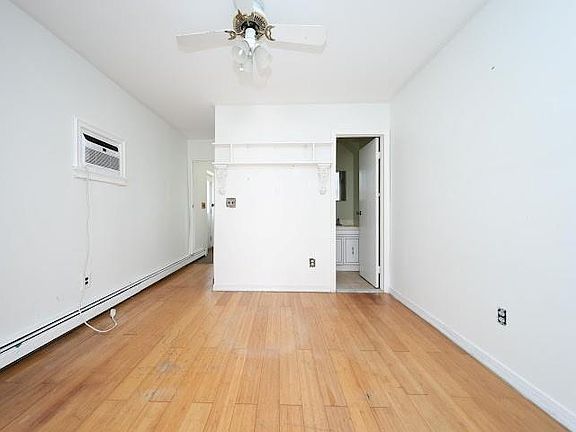 5th image of 200 Sand Ln