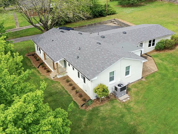 3rd image of 3909 Oxbow Dr
