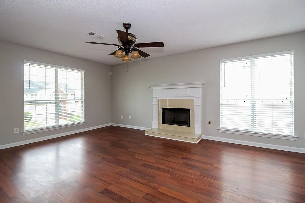 4 bed, 2.5 bath, 1967 sqft, $3,670 — Photo 2