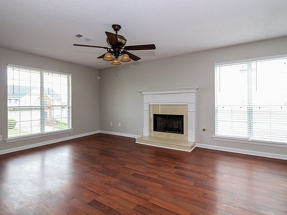 2nd image of 412 Gresham Dr