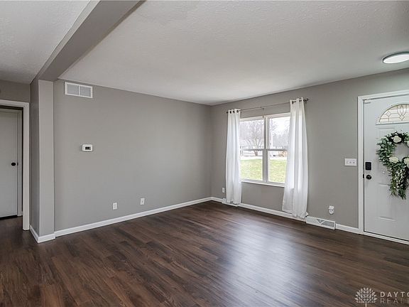 5th image of 933 McDowell St